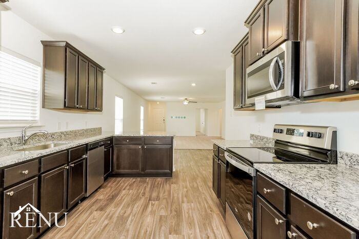 217 Riverdale Dr - Photo 4 of 24