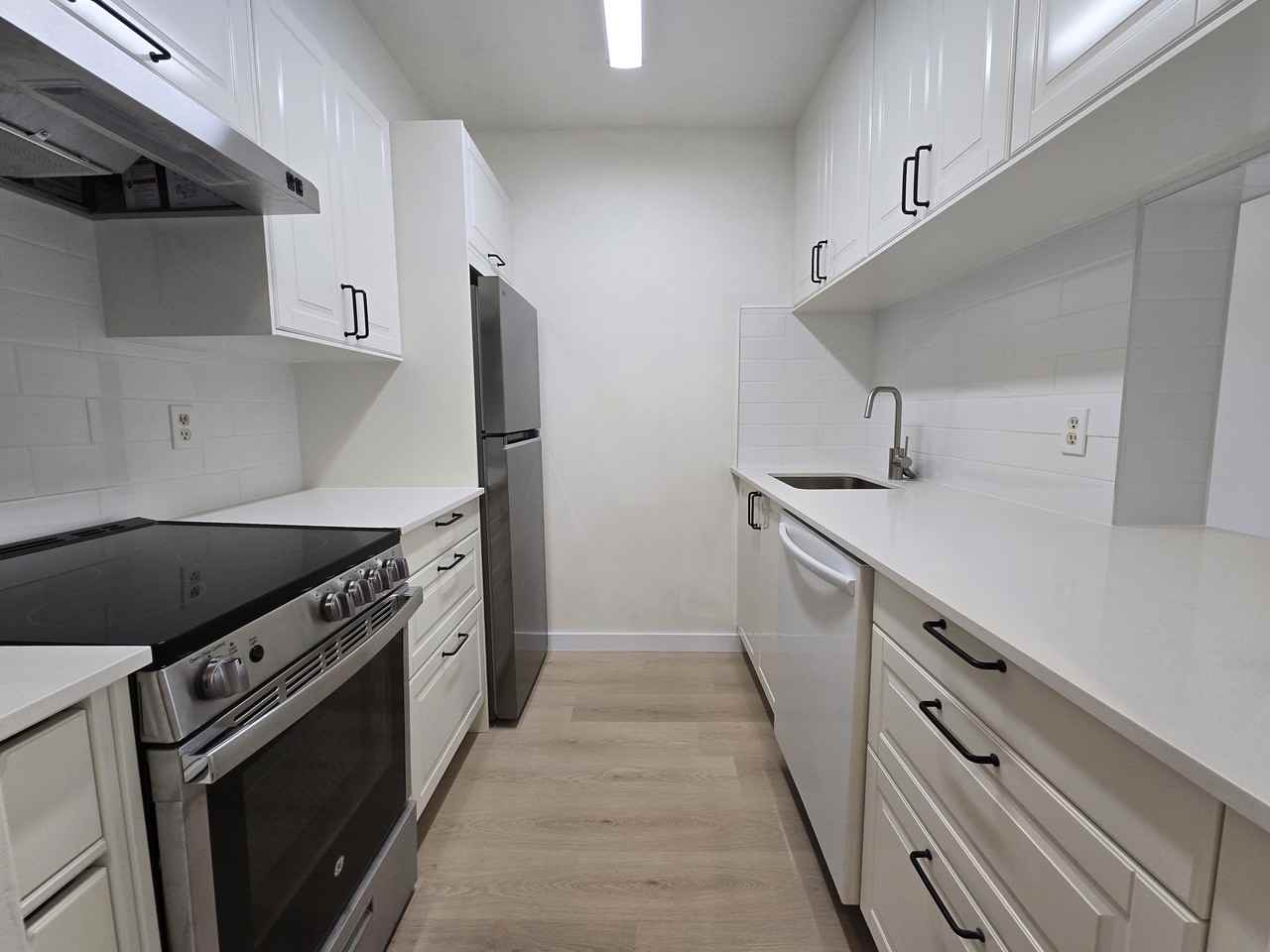 2008 Fullerton Avenue #1101 - Photo 3 of 12
