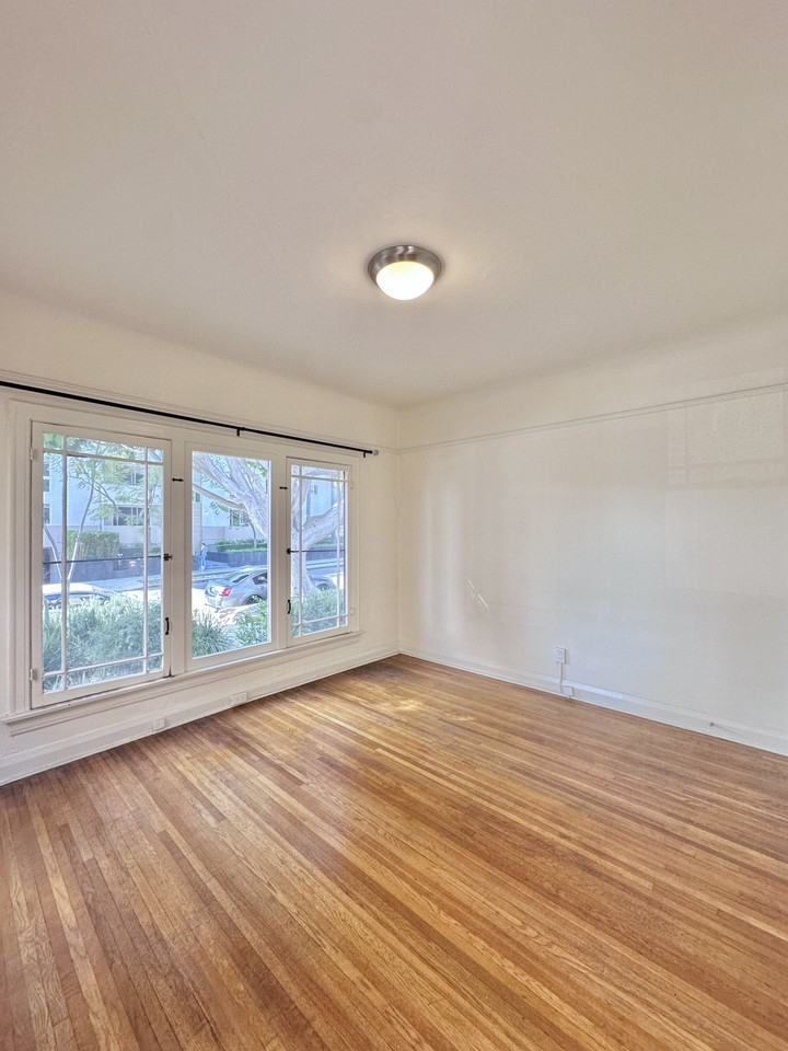 832 N Edinburgh Ave #1 - Photo 2 of 10