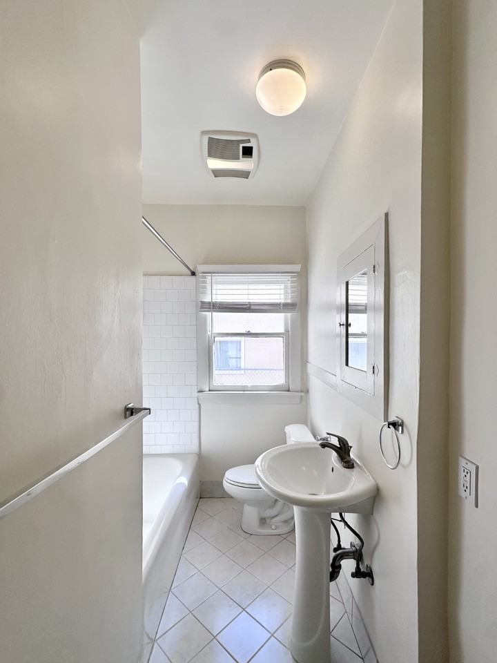 832 N Edinburgh Ave #1 - Photo 5 of 10