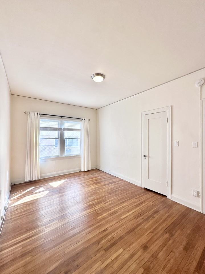 832 N Edinburgh Ave #1 - Photo 7 of 10