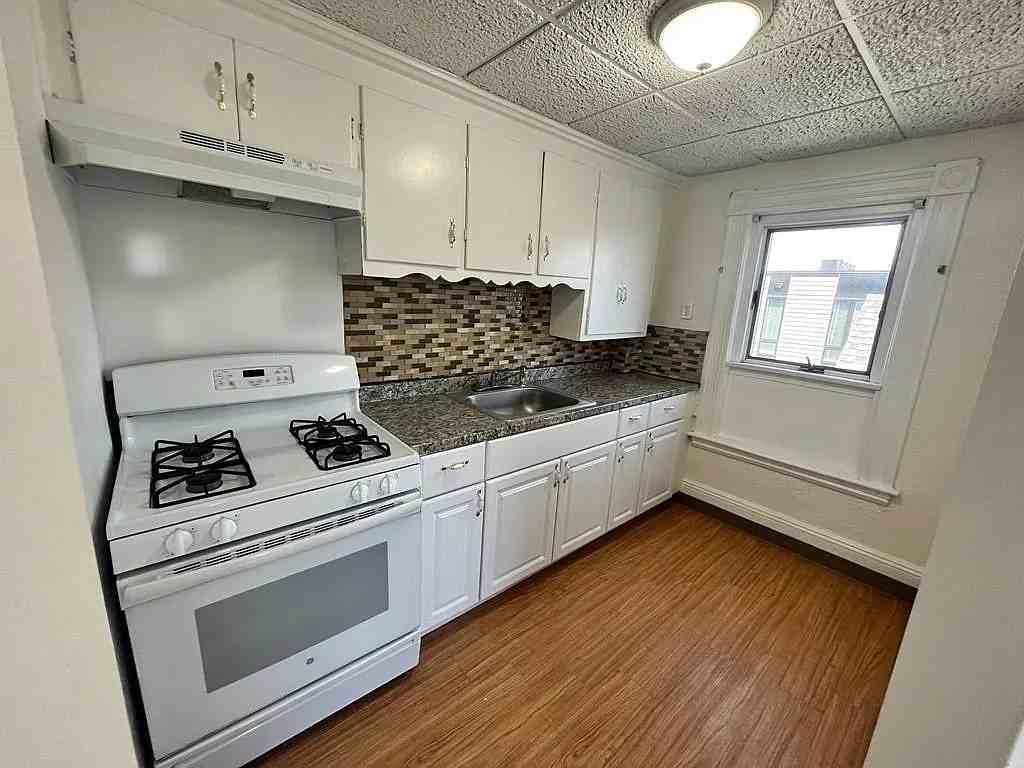 78 Falcon St #2 - Photo 3 of 12