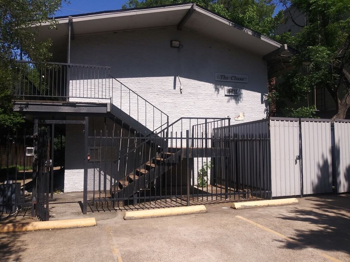 4411 Buena Vista St #5 - Photo 2 of 10