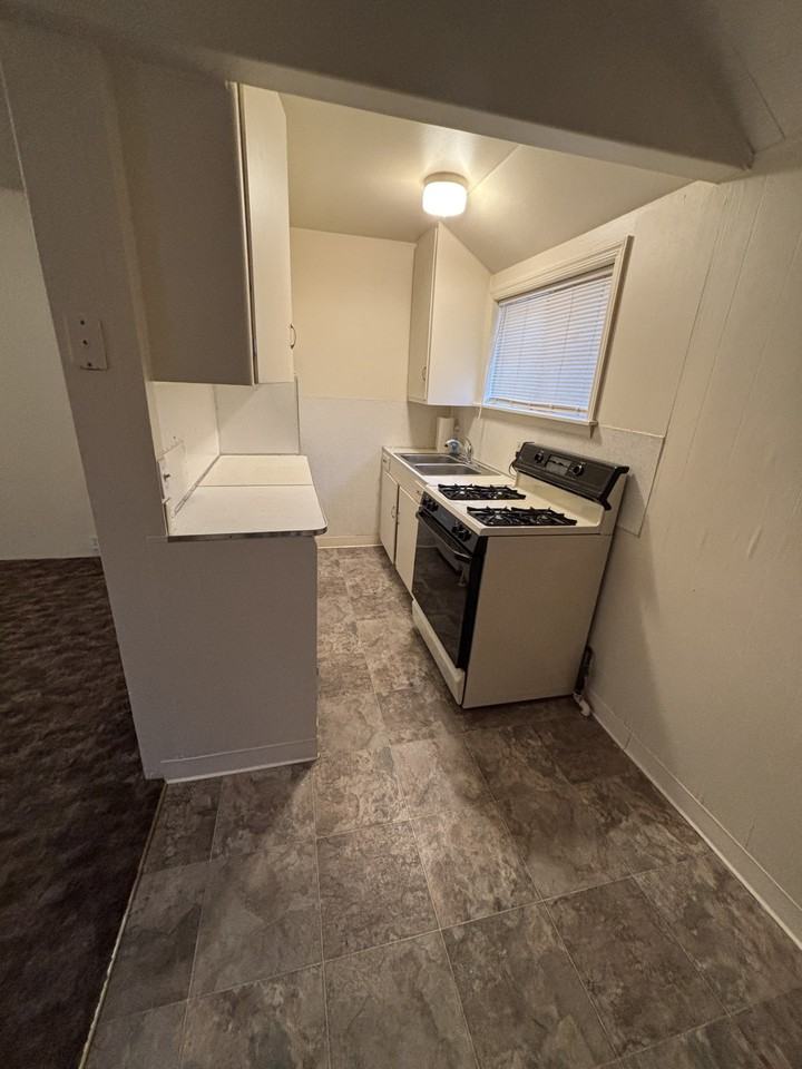 1918 Rogue River Hwy #1 - Photo 5 of 7