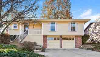 716 Southeast Shamrock Lane - Photo 1 of 1