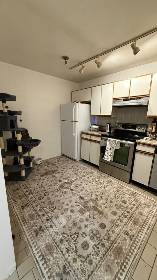 5025 Sanders Street #101 - Photo 4 of 12