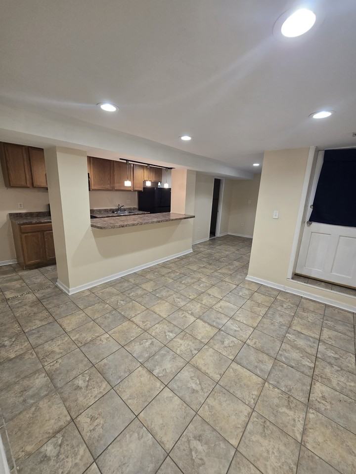 645 L St Ne - Photo 4 of 19