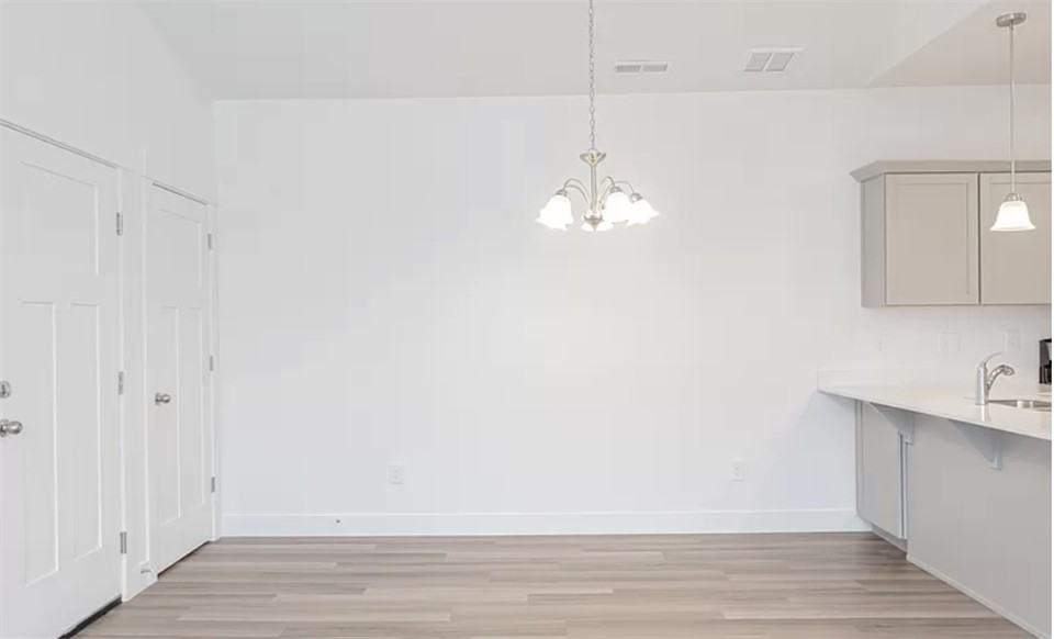 13606 S Hanley Ln #R303 - Photo 5 of 11