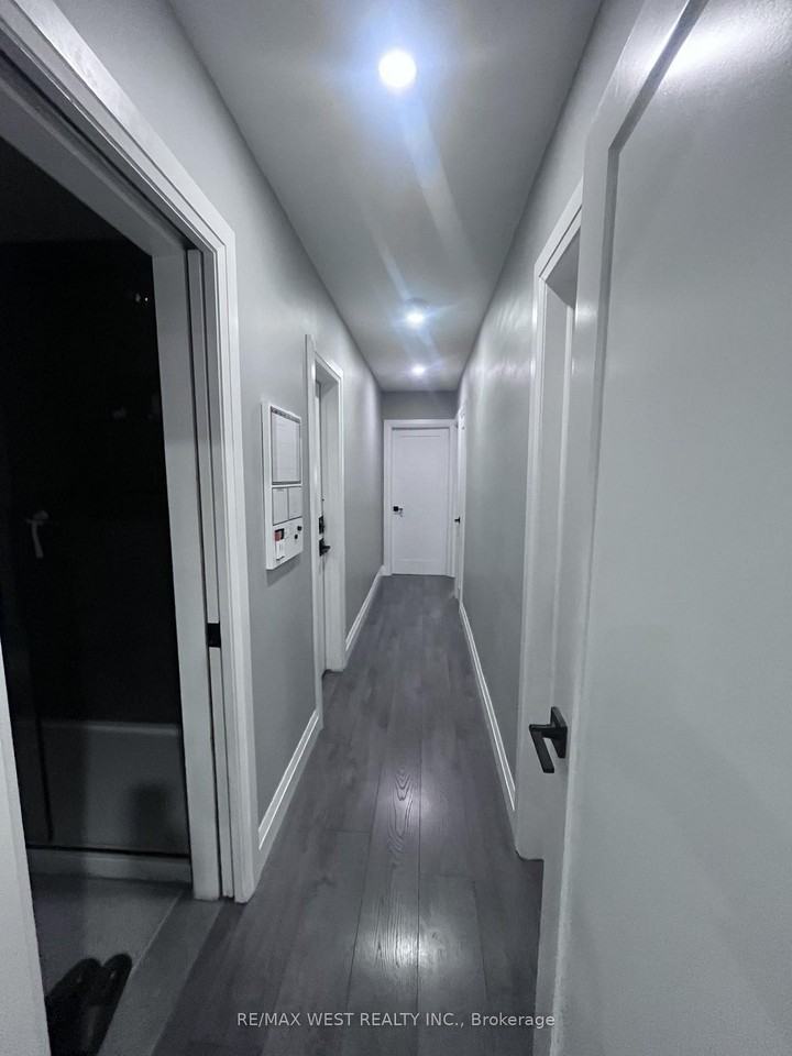 241 Wychwood Avenue - Photo 6 of 10