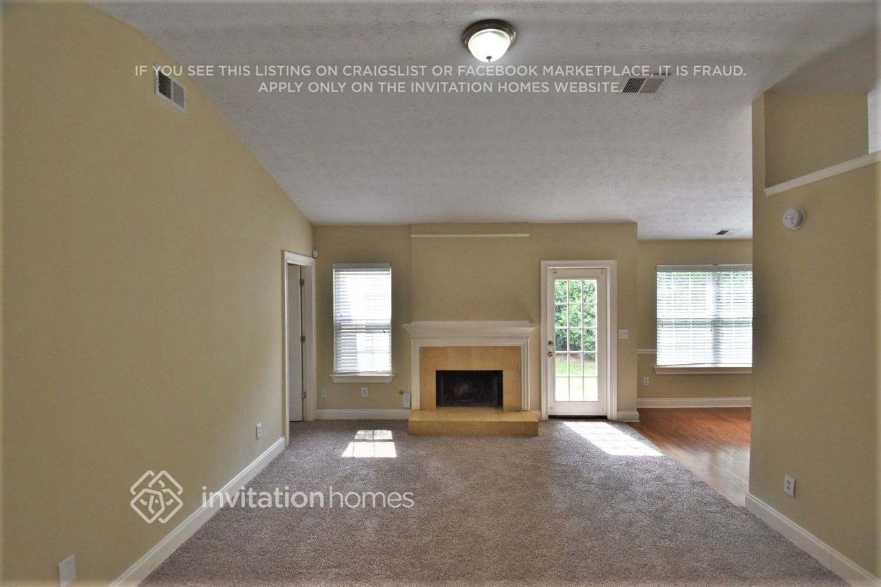 7128 Ambercrest Ct - Photo 3 of 16