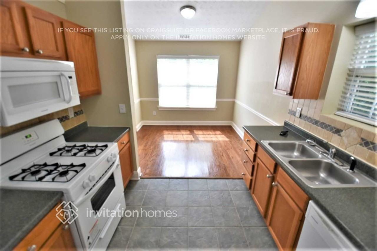 7128 Ambercrest Ct - Photo 6 of 16