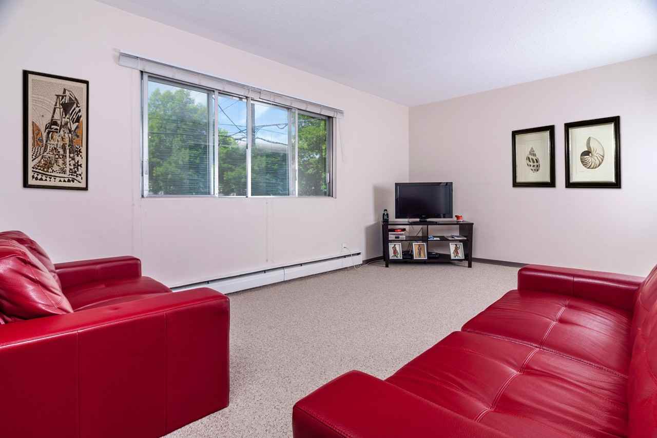 Del Apartments - Photo 2 of 5