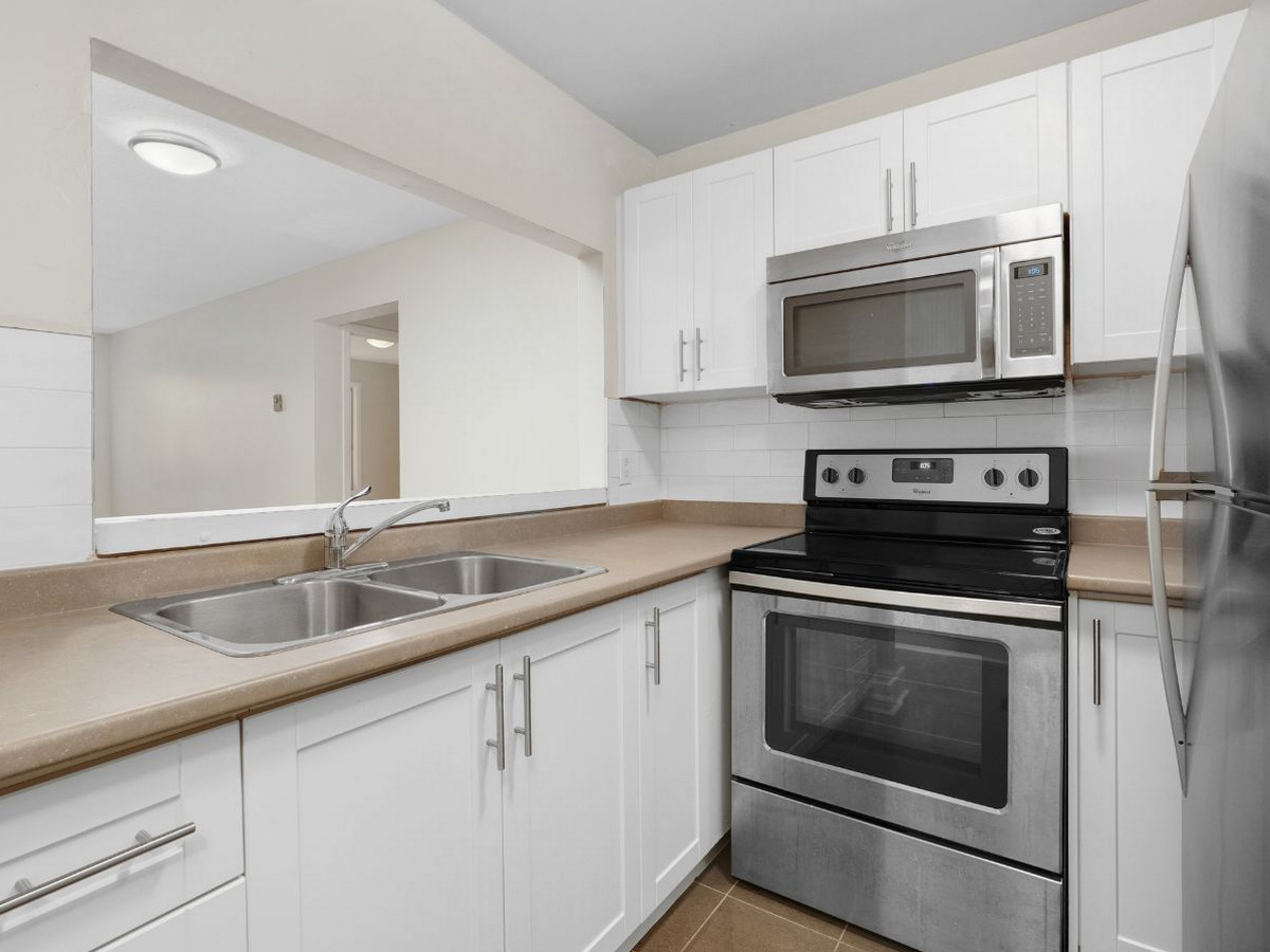 170, 174-178 Grove Street East - Photo 4 of 12