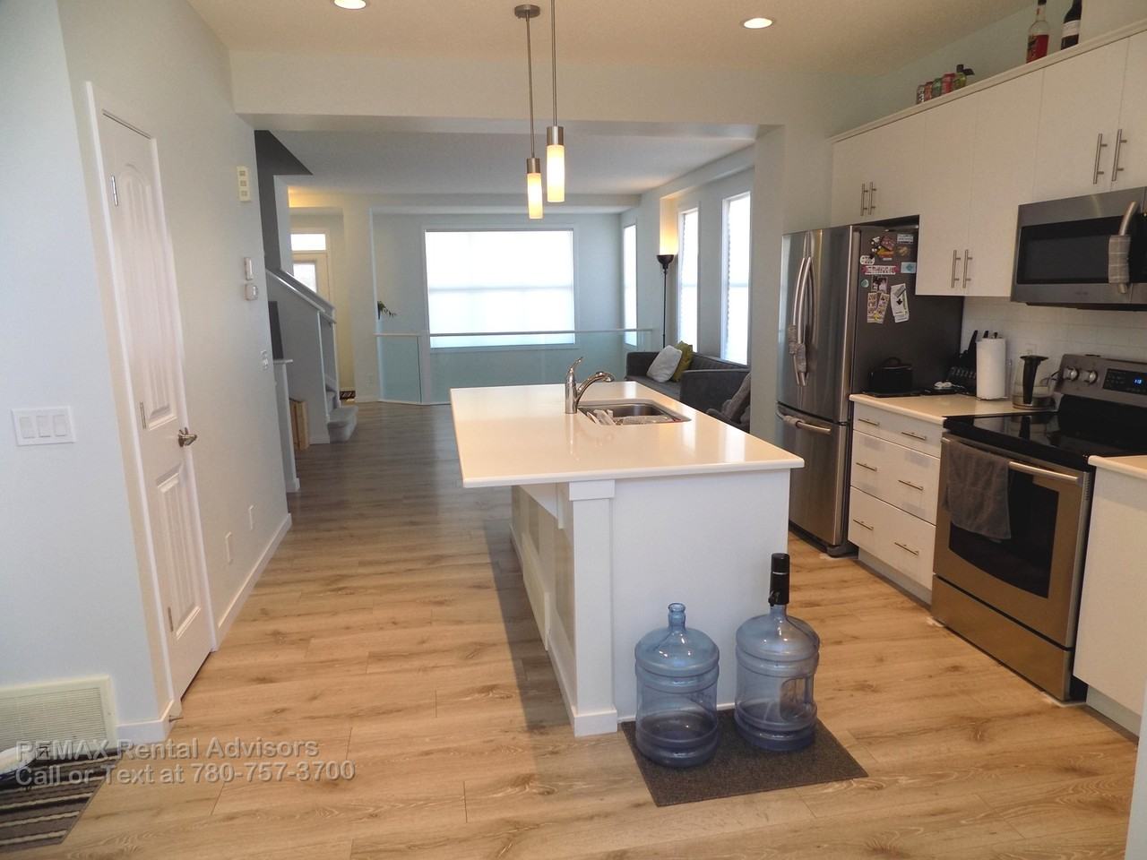 2305 69A Street Southwest - Photo 5 of 25