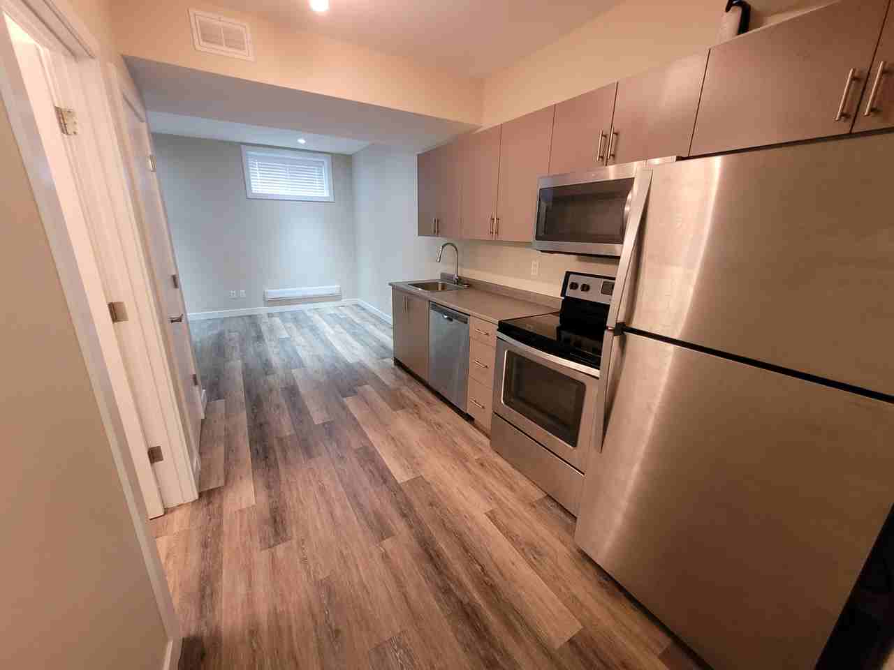 1616A Alexandra Avenue (Basement Suite) - Photo 3 of 8