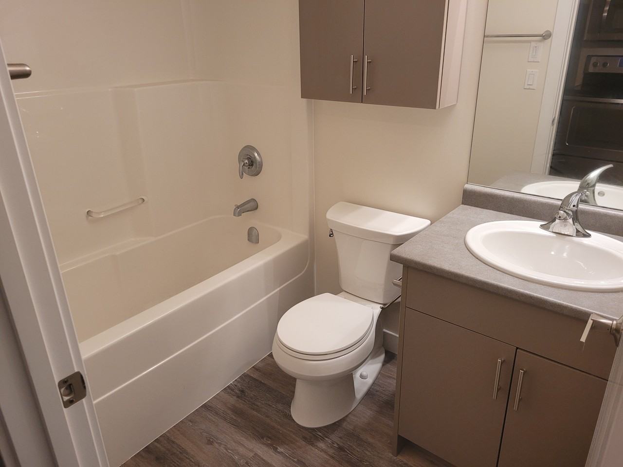 1616A Alexandra Avenue (Basement Suite) - Photo 6 of 8