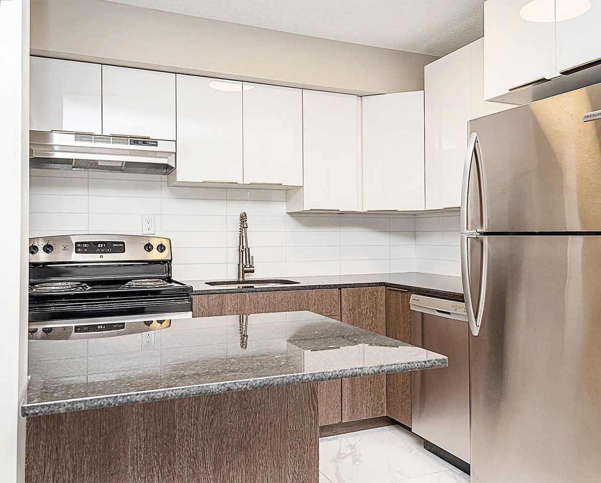 Saxon - Photo 2 of 9