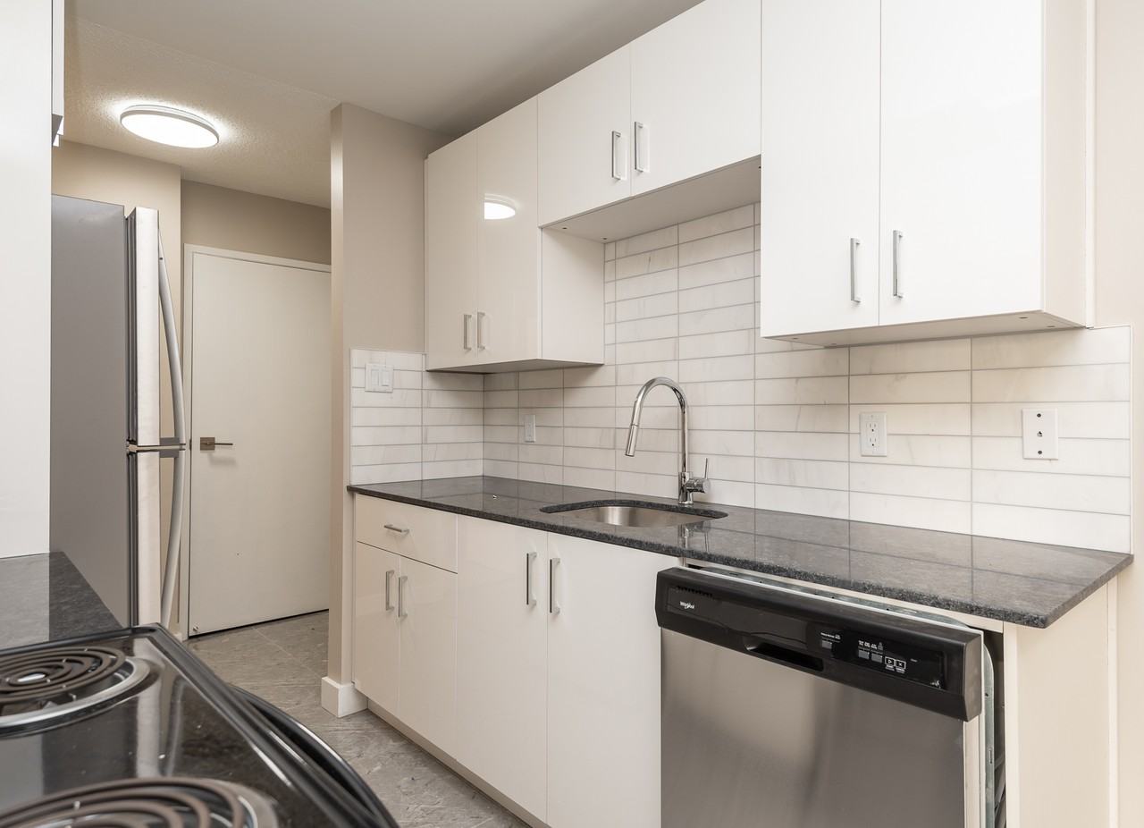 Saxon - Photo 3 of 9