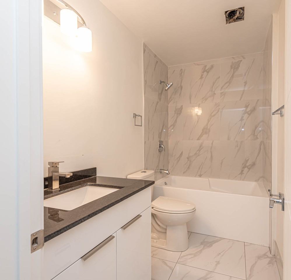 Saxon - Photo 7 of 9