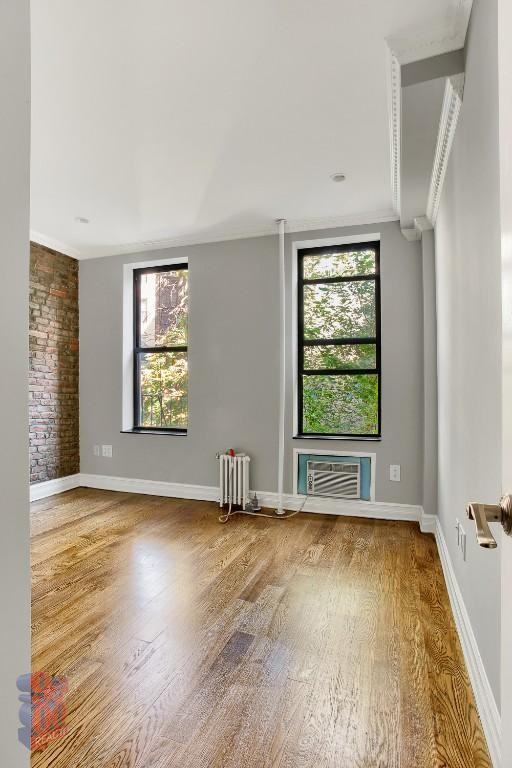 E 10th St #5 - Photo 3 of 6