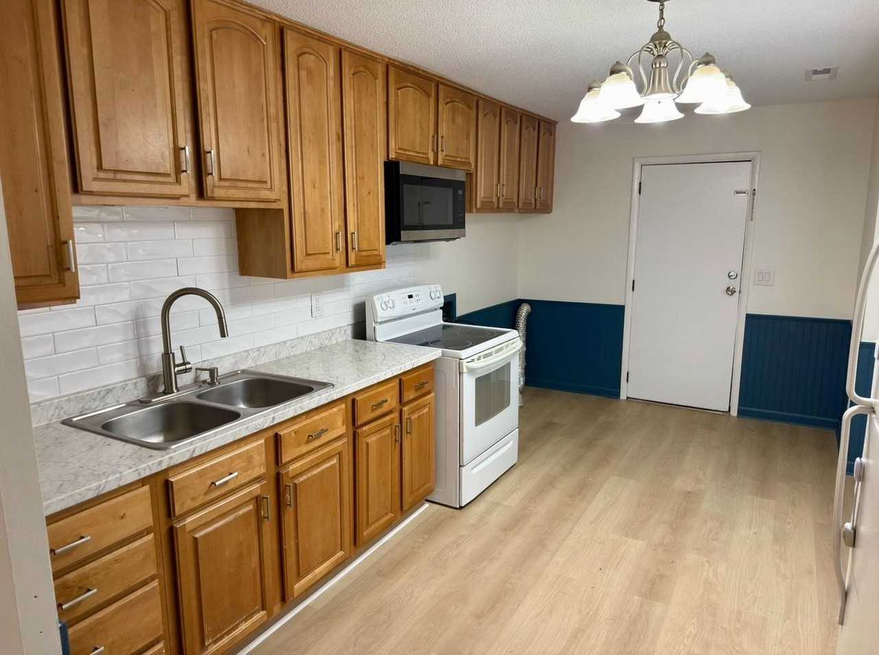 909 Hillside Dr - Photo 6 of 20