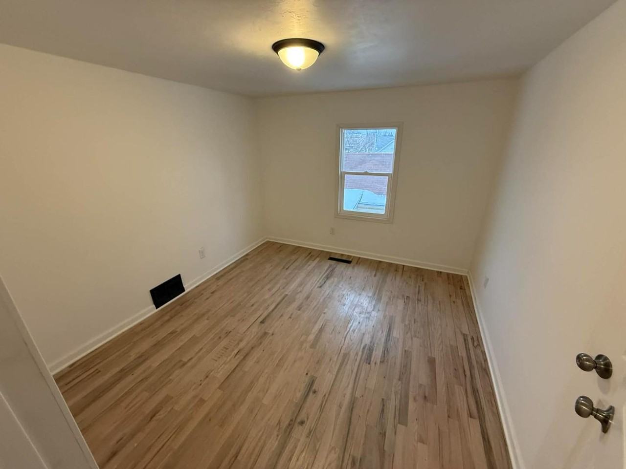 810 4th St - Photo 7 of 9