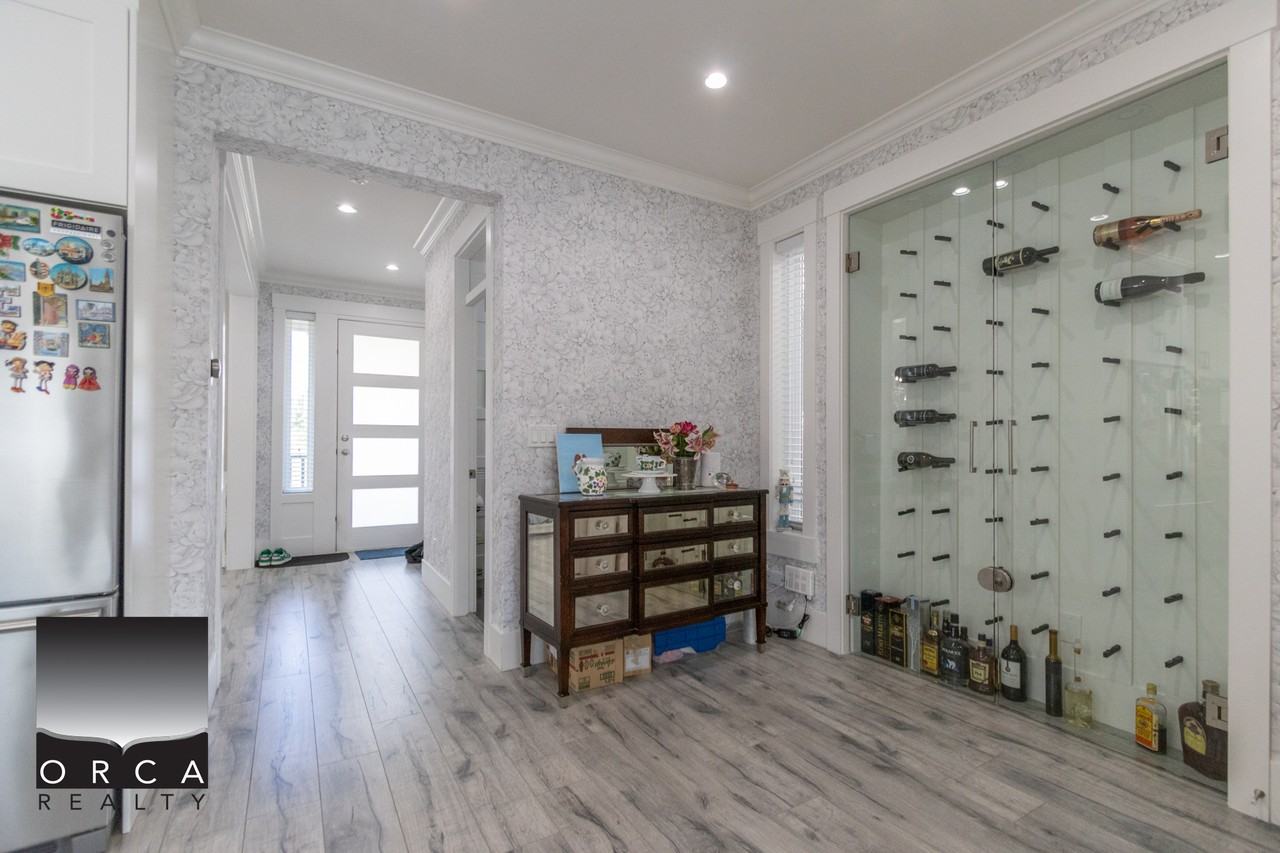 7696 211 St - Photo 4 of 30