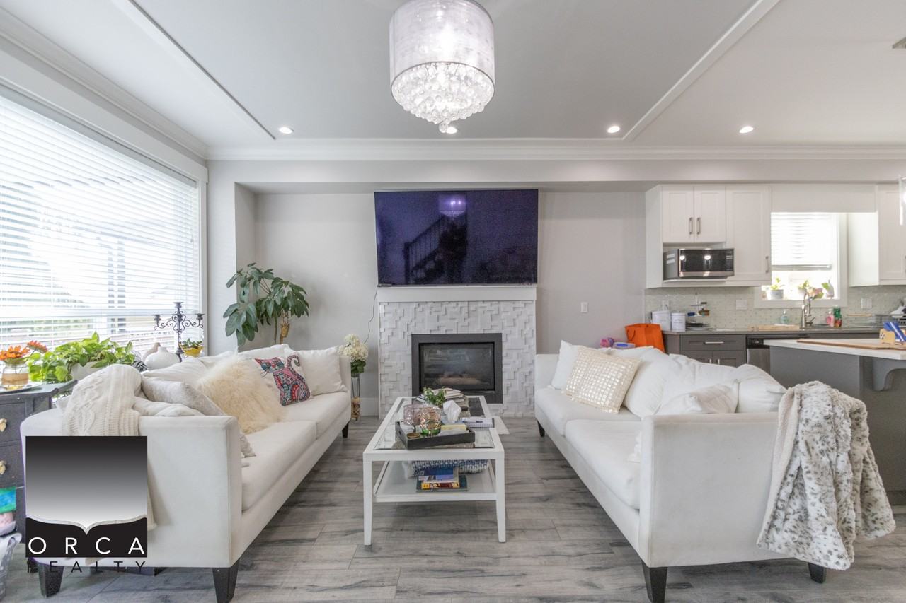 7696 211 St - Photo 5 of 30