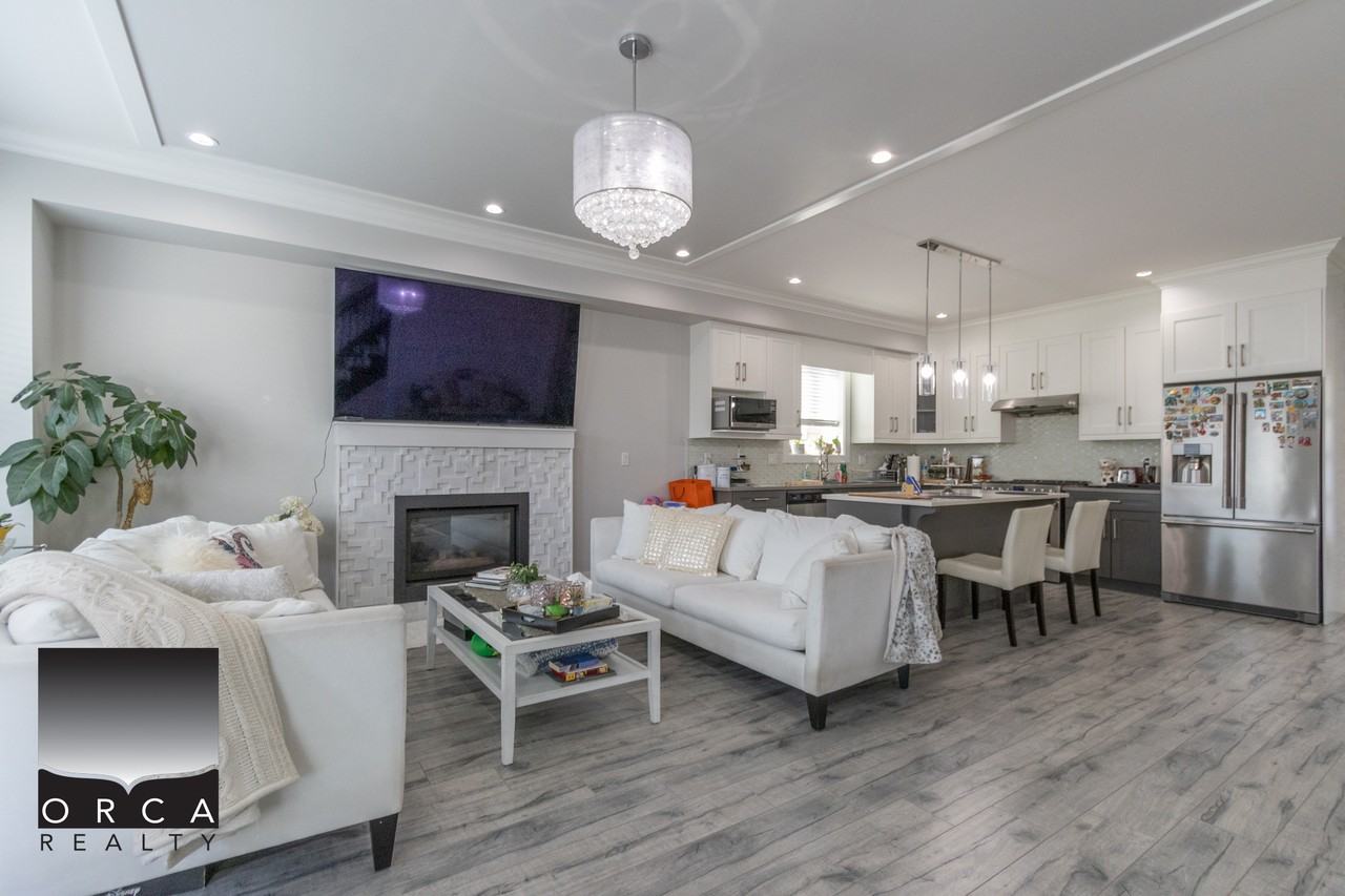 7696 211 St - Photo 6 of 30