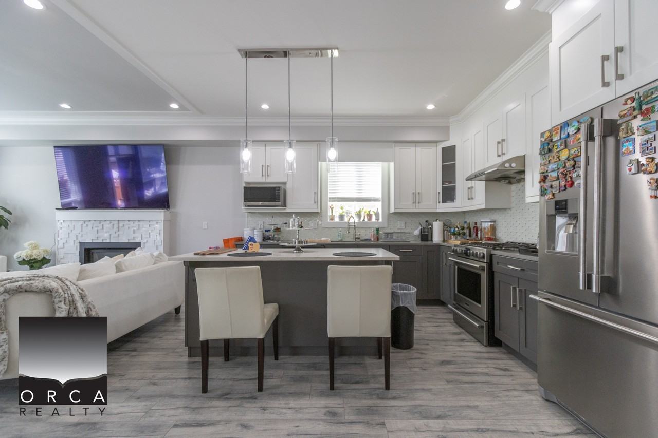 7696 211 St - Photo 7 of 30