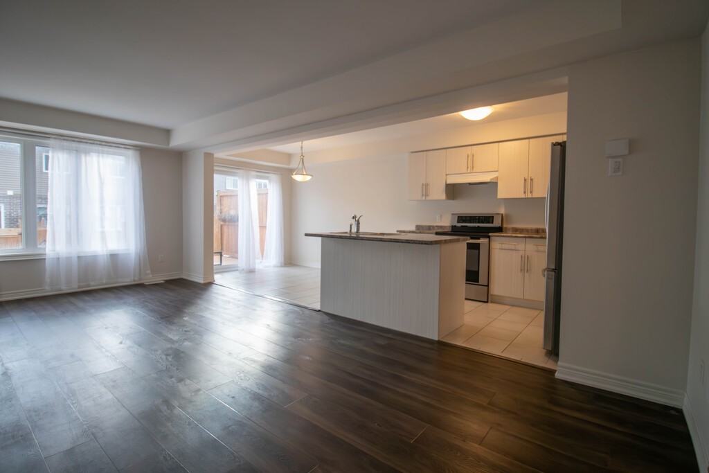 556 Julia Dr - Photo 3 of 20