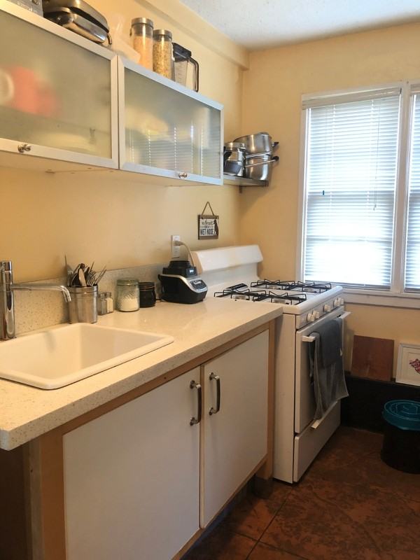 2912 Windsor St - Photo 5 of 16