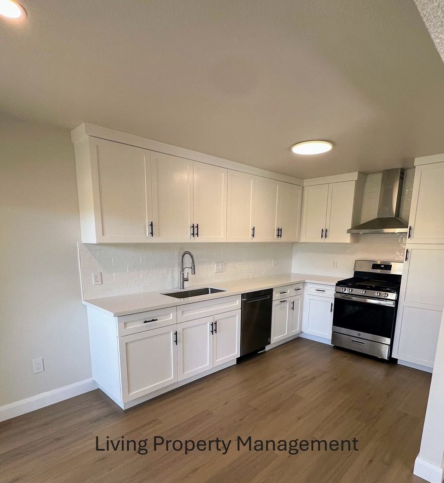 18912 Valley Cir #A - Photo 2 of 17