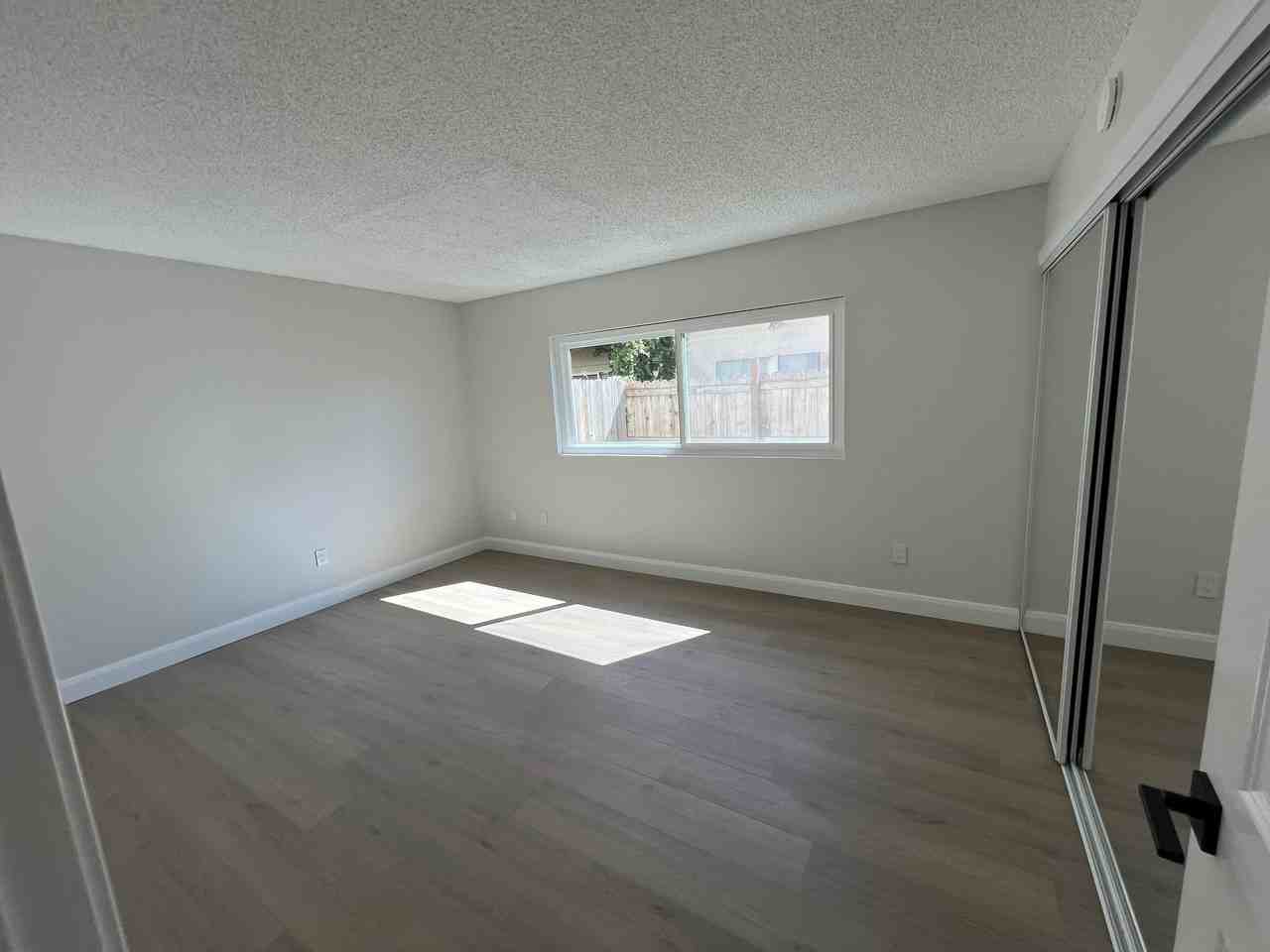 18912 Valley Cir #A - Photo 5 of 17