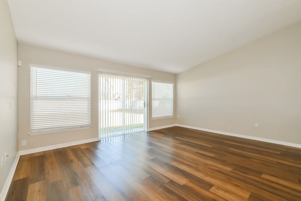 232 Tiffany Ct - Photo 4 of 16