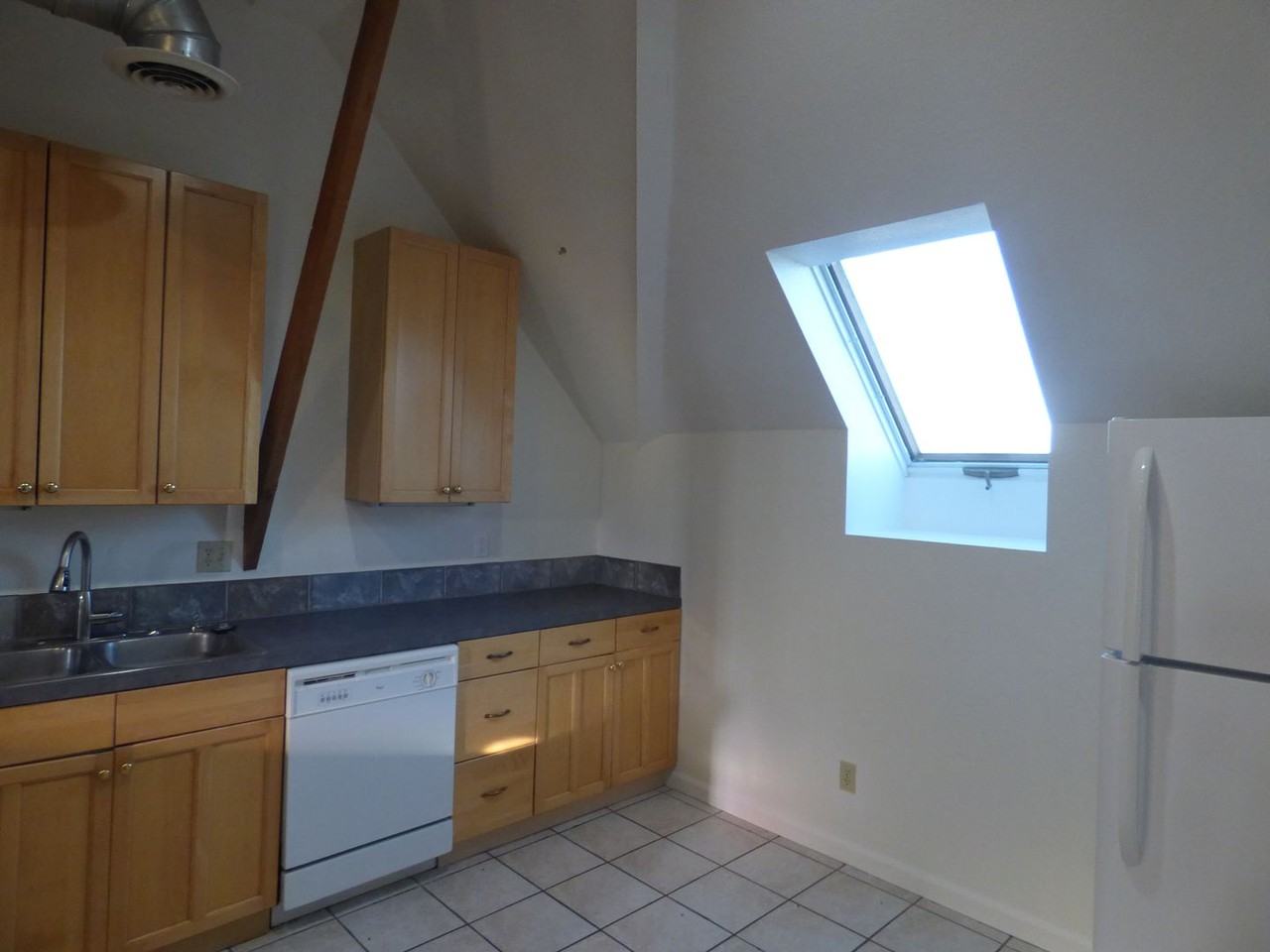 546 Atwood St - Photo 4 of 15