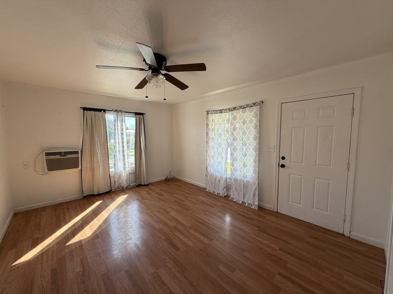 1534 Melrose Ave #1 - Photo 4 of 9