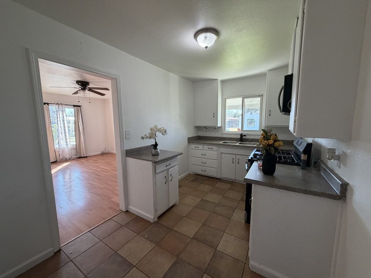 1534 Melrose Ave #1 - Photo 5 of 9