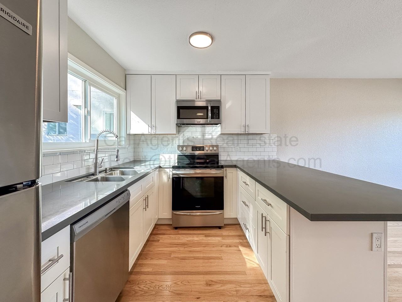 785 Taft Ave #1 - Photo 3 of 10