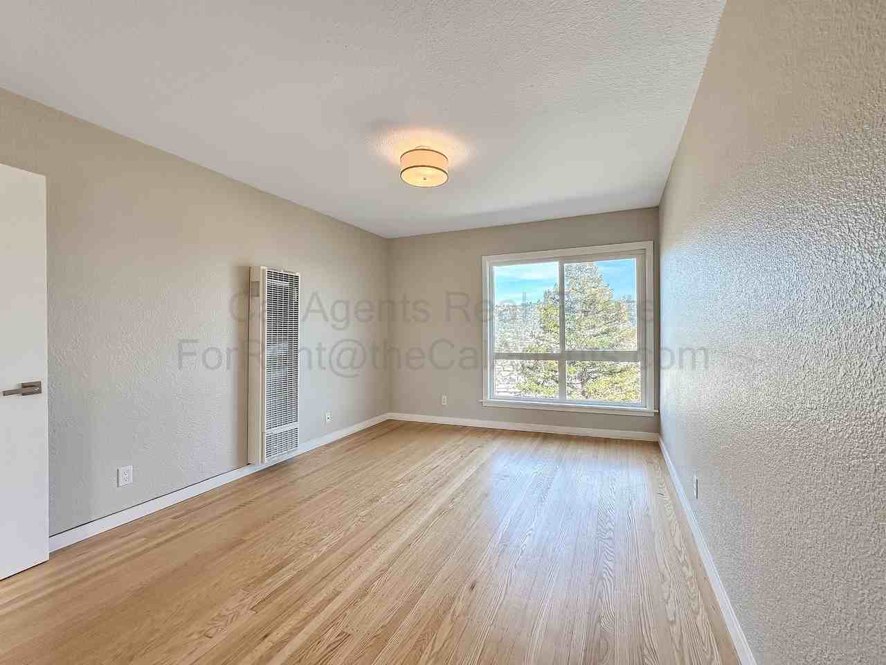 785 Taft Ave #1 - Photo 4 of 10