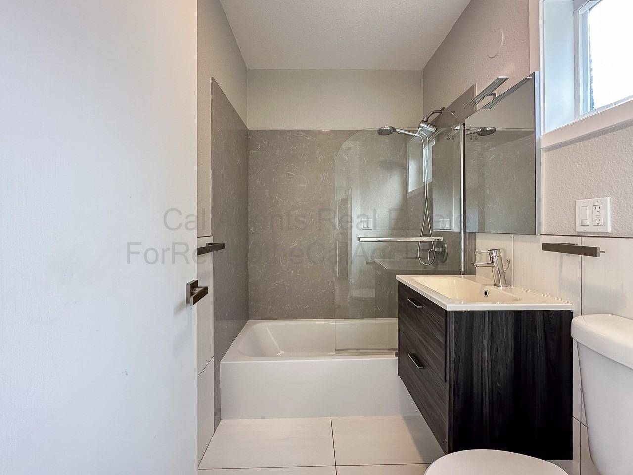 785 Taft Ave #1 - Photo 5 of 10