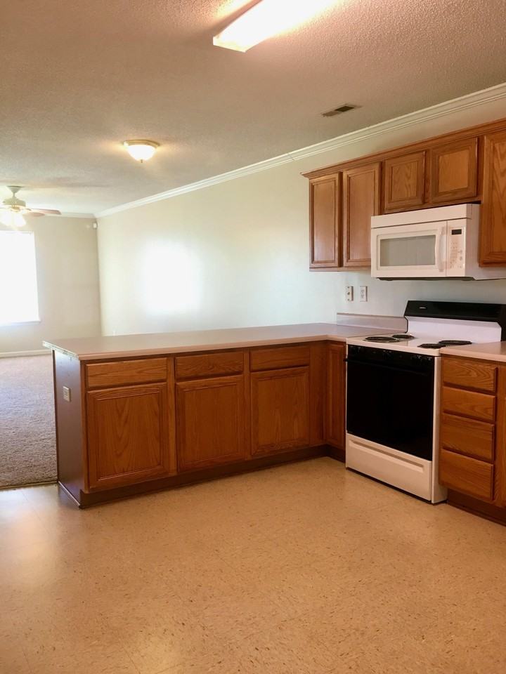 Goldridge Dr Sw #H - Photo 2 of 6