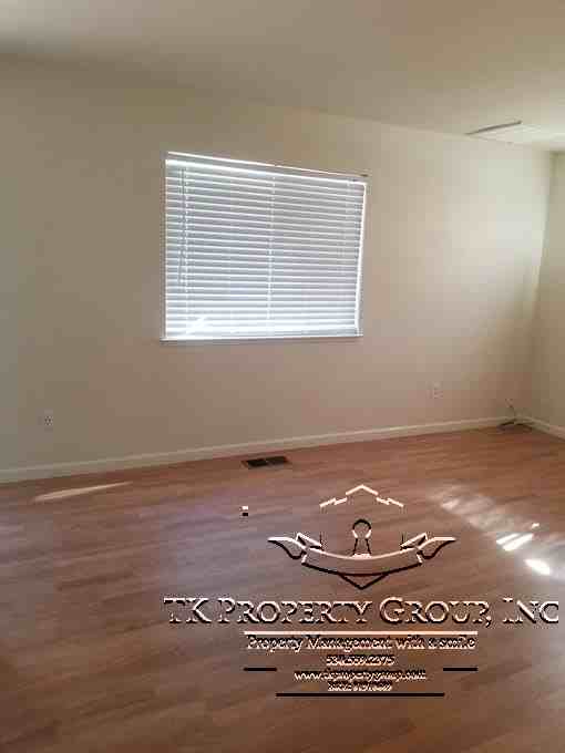 1335 Oak Ridge Dr #1 - Photo 4 of 32