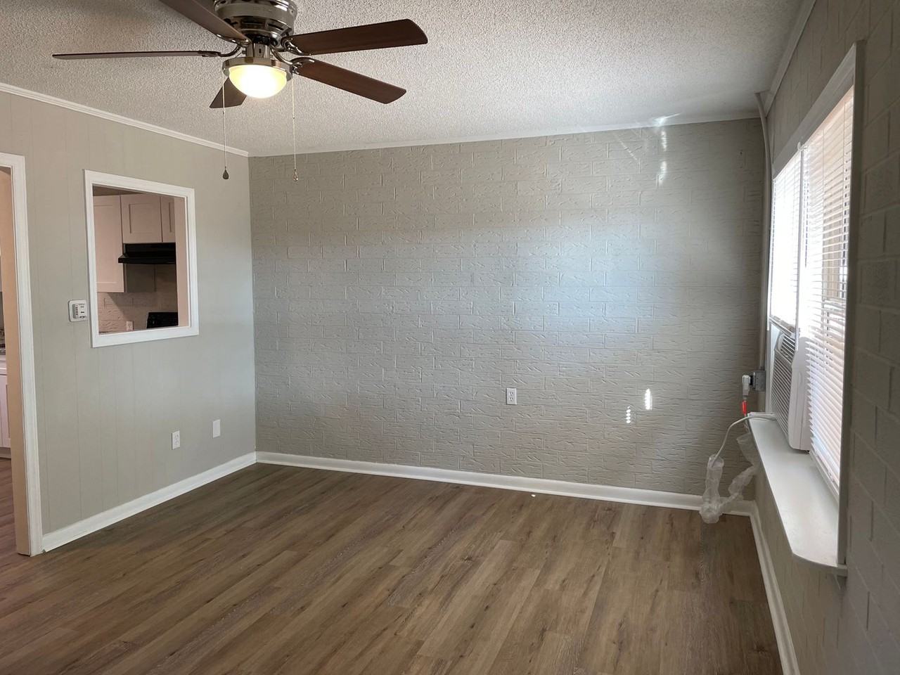 586 Mason St - Photo 2 of 16