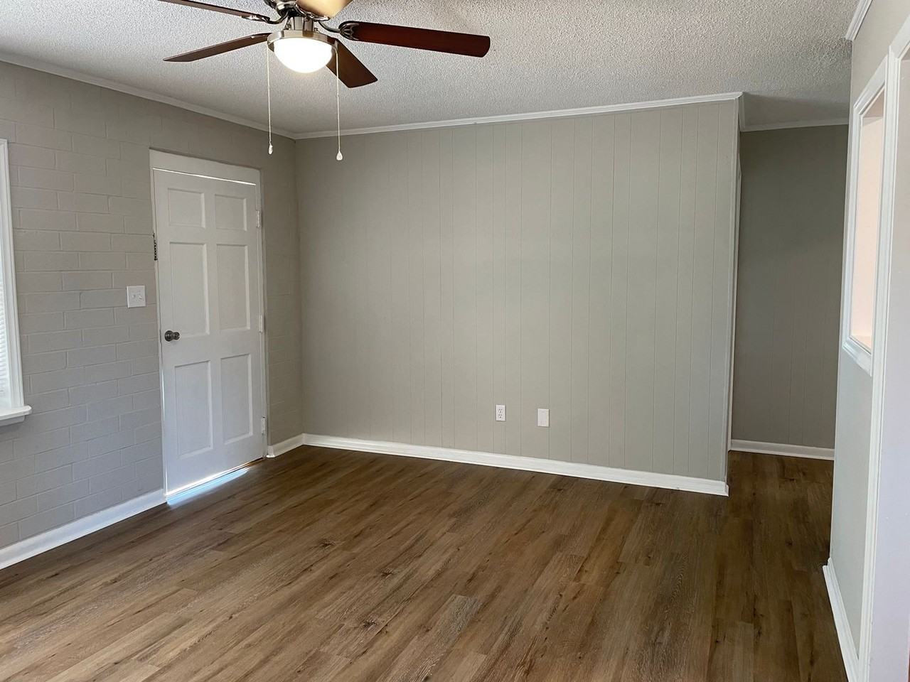 586 Mason St - Photo 3 of 16