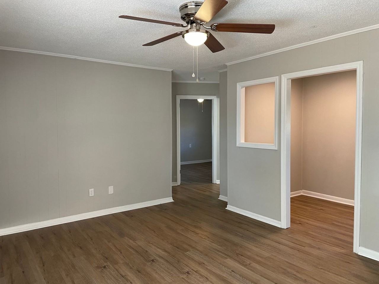 586 Mason St - Photo 4 of 16