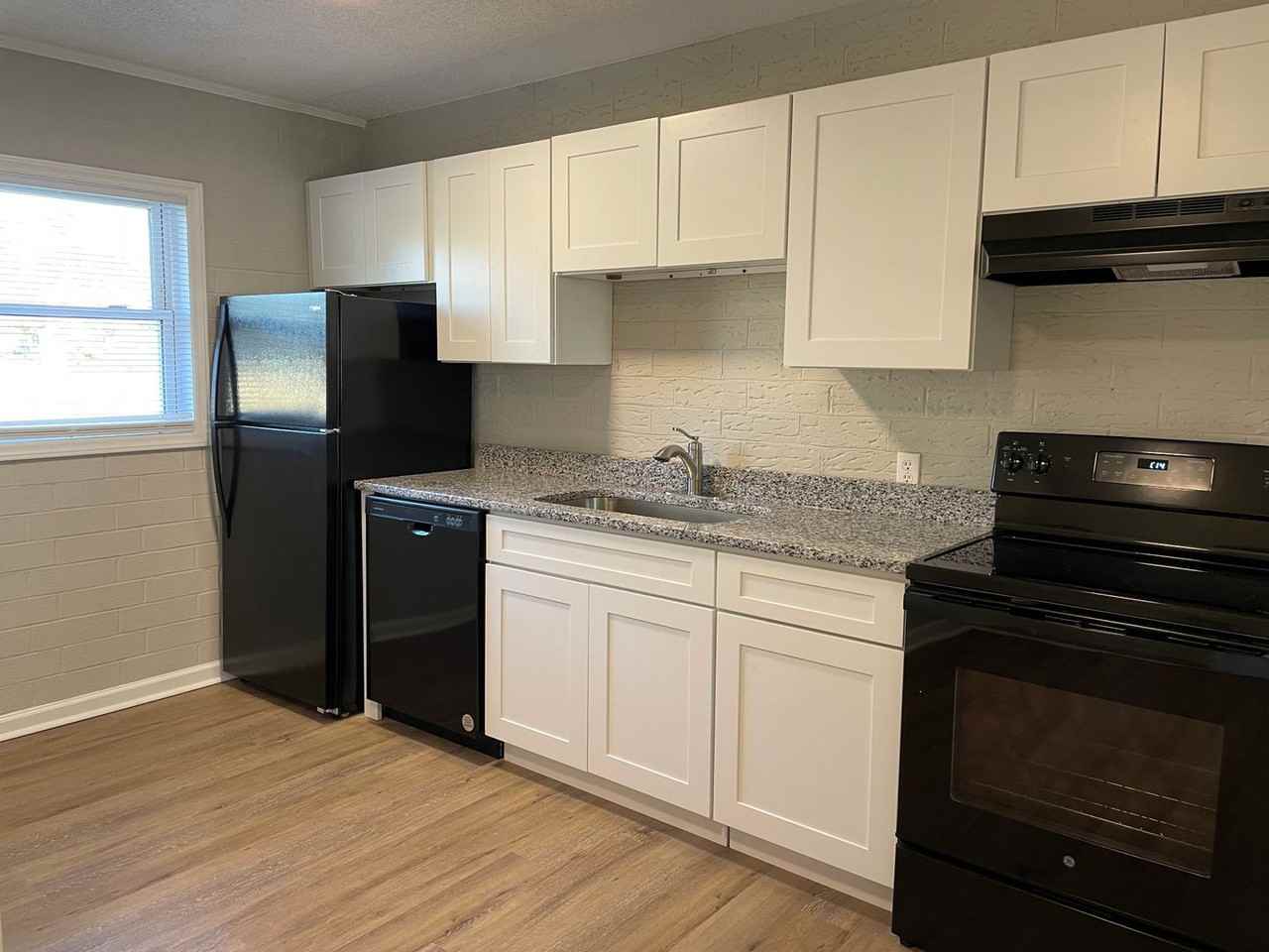 586 Mason St - Photo 5 of 16