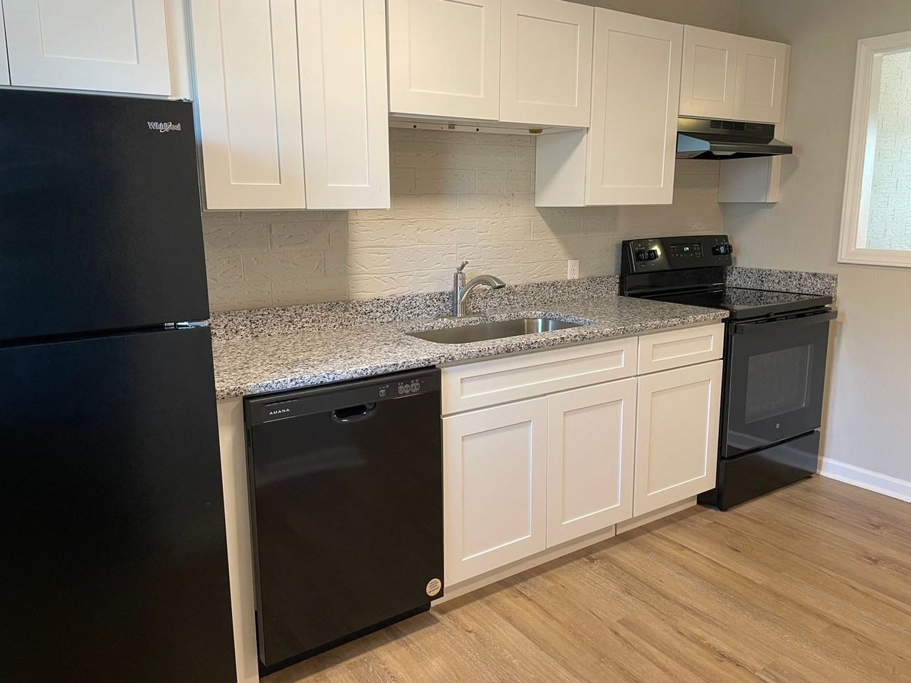 586 Mason St - Photo 6 of 16