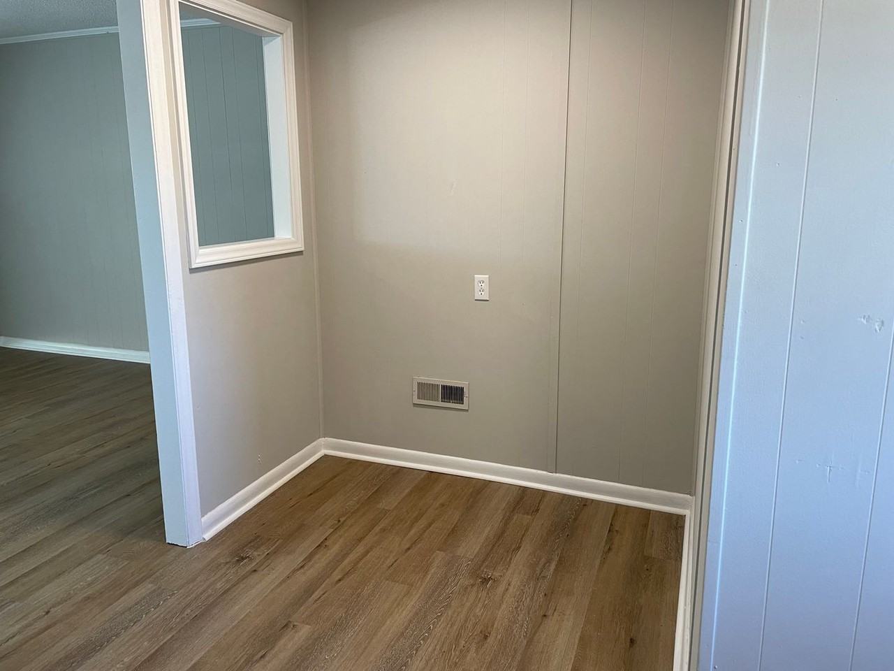 586 Mason St - Photo 7 of 16