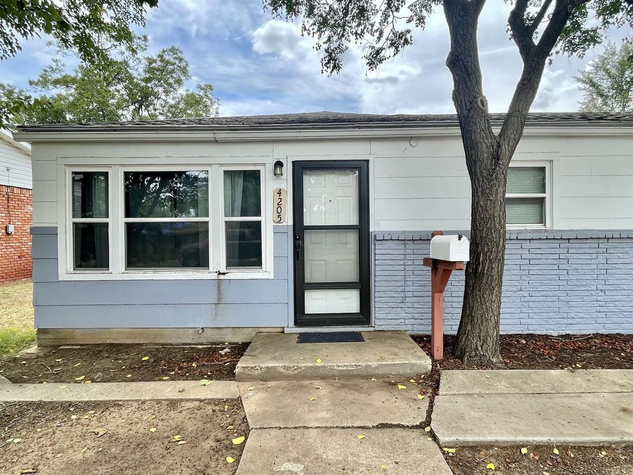 4205 41st St #1 - Photo 4 of 37